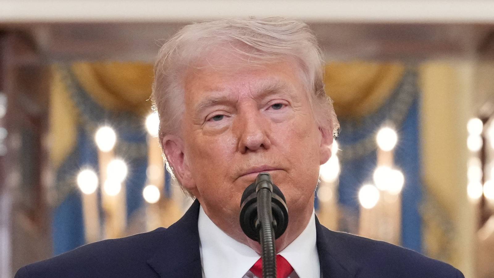 pic of trumps ghostly makeup free golf outing on easter surfaces 2