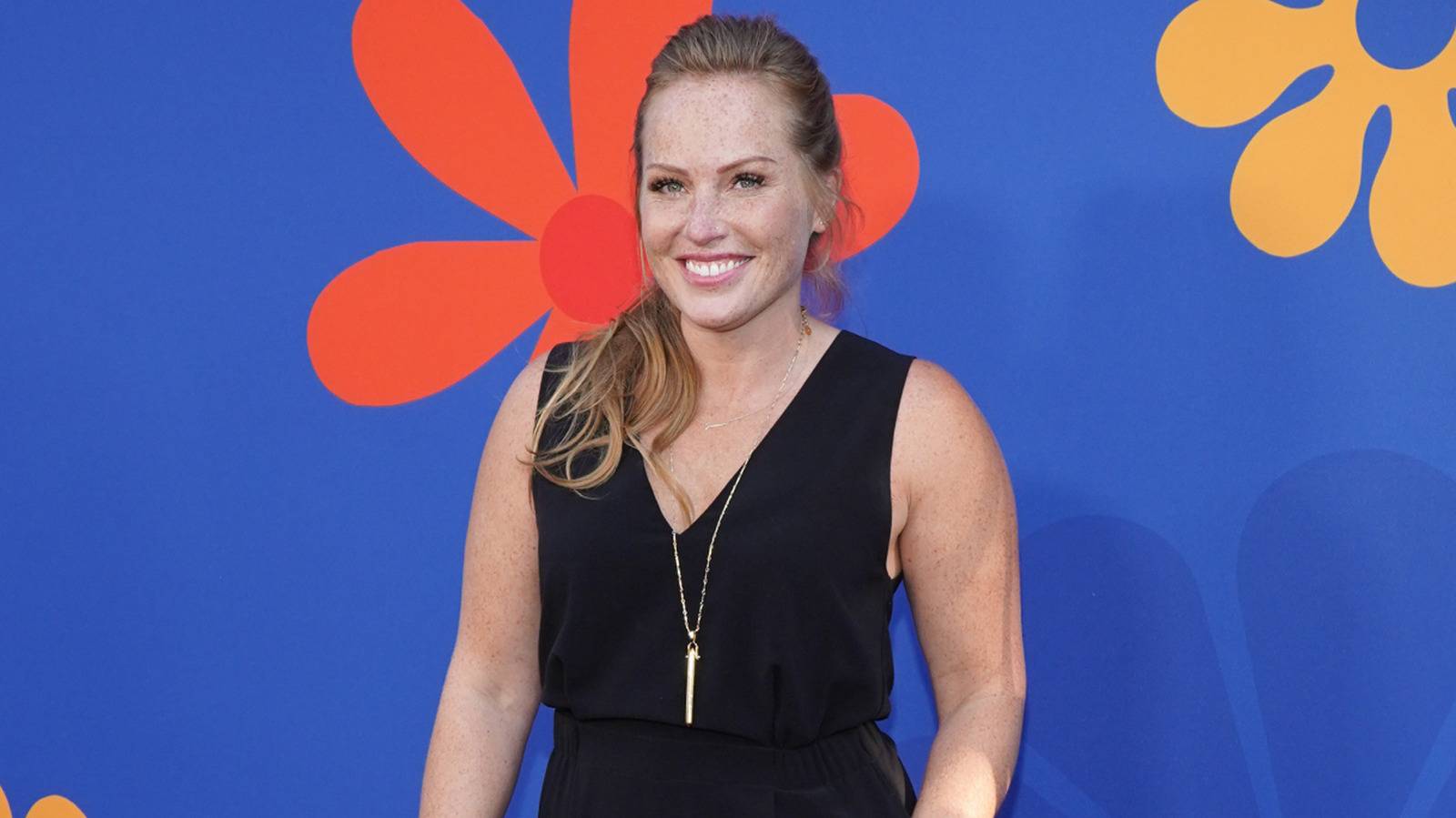 what happened to mina starsiak hawks freckles her wild facial procedure explained 1