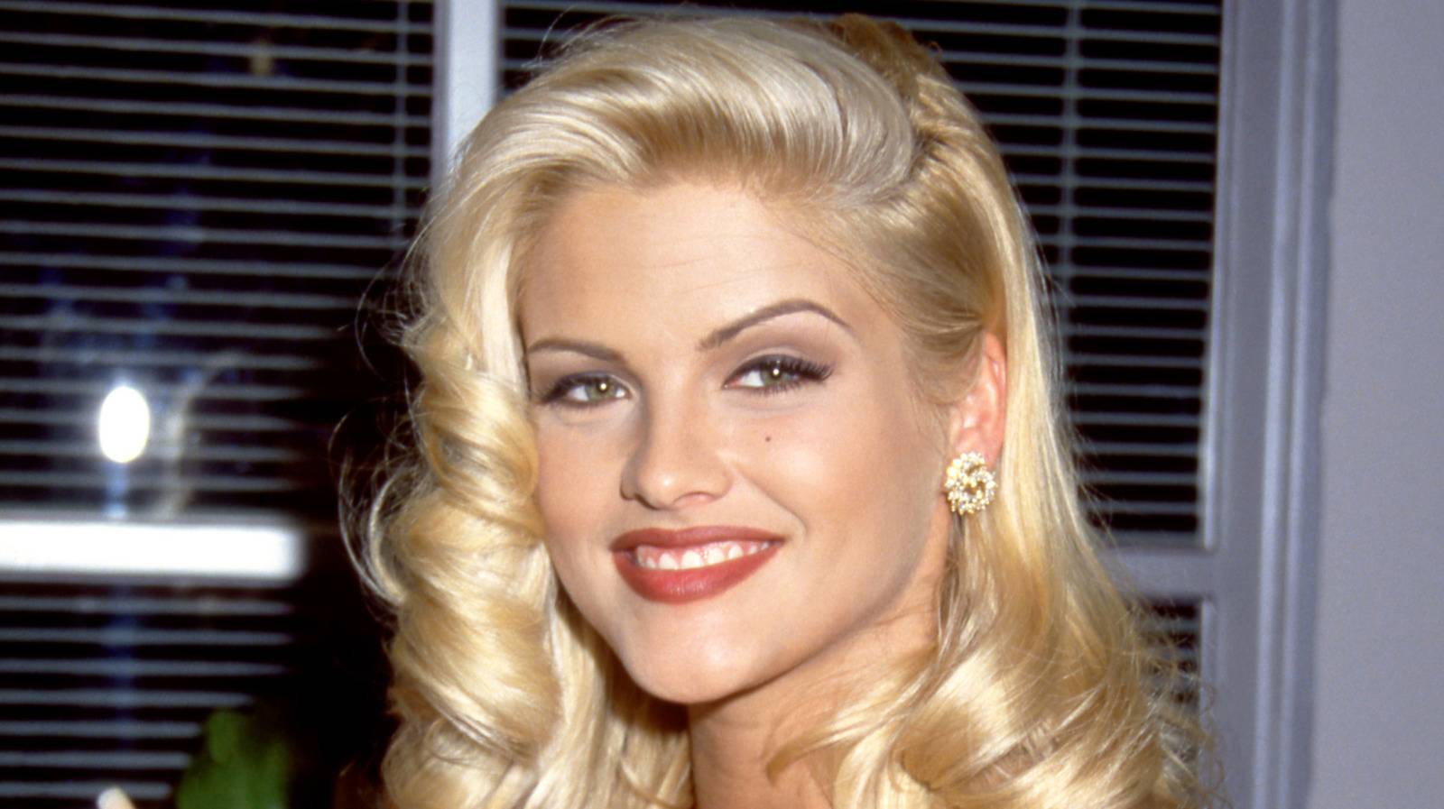 Anna Nicole Smith Was Nearly Unrecognizable Without Makeup
