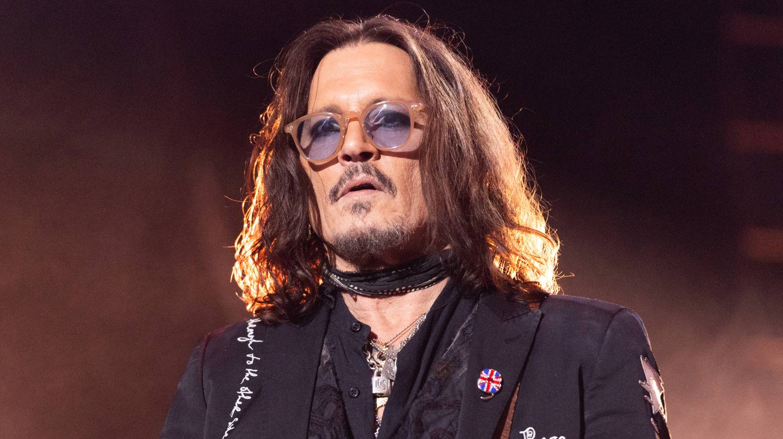 johnny depps gray hair transformation was worlds away from his signature look 1