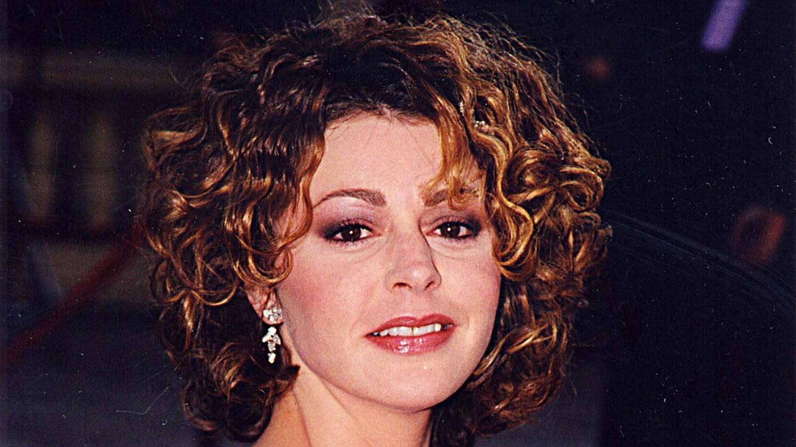 side by side pics show how much daphne from frasier has changed 2