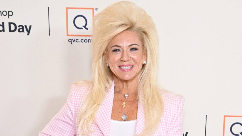 Theresa Caputo Without Makeup Looks Very Different From Her Famous TV Image 2 Long Island Medium Star Theresa Caputo Looks So Different Without Makeup