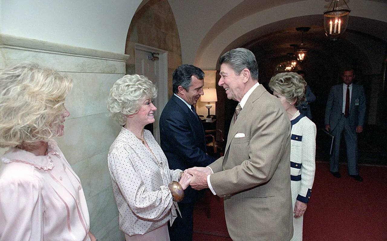 Donna Mills with Phyllis Diller meeting President Ronald Reagan
