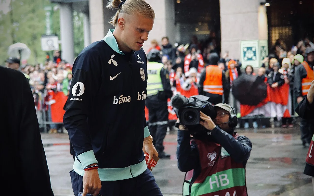 Erling Haaland playing for Norway against Italy in a 2026 World Cup qualifier in June 2025