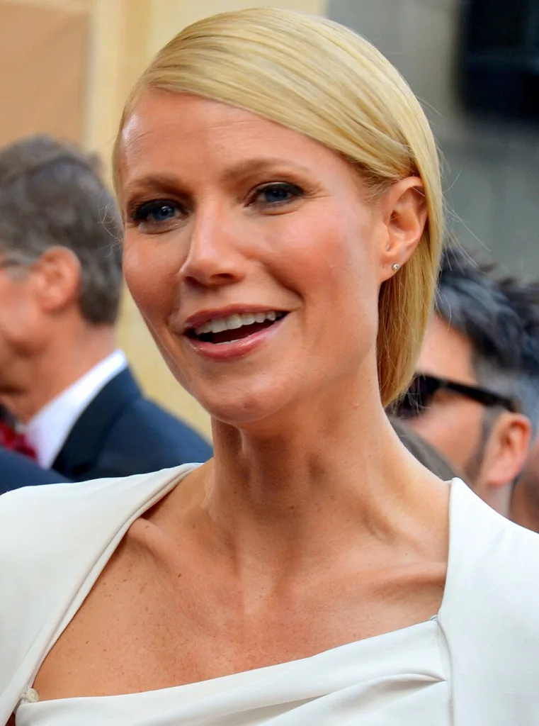 Gwyneth Paltrow on the red carpet at the 2012 Academy Awards