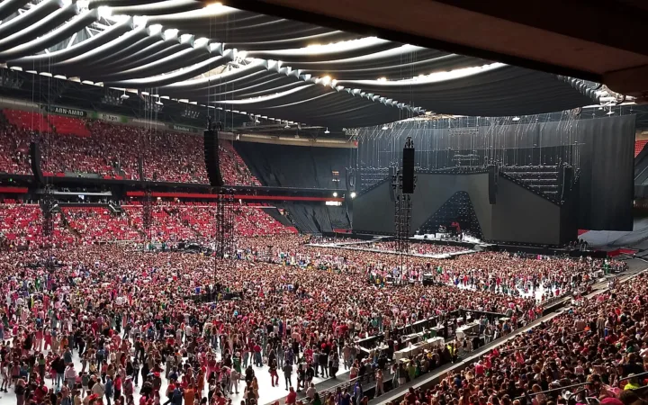Harry Styles performing at Johan Cruijff ArenA in 2023