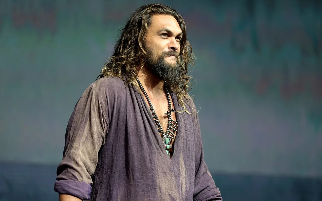 Jason Momoa speaking at San Diego Comic-Con