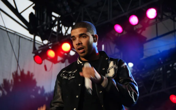 Drake performing live, representing the Toronto dating-style livestream in Lily Phillips' 2026 relationship timeline