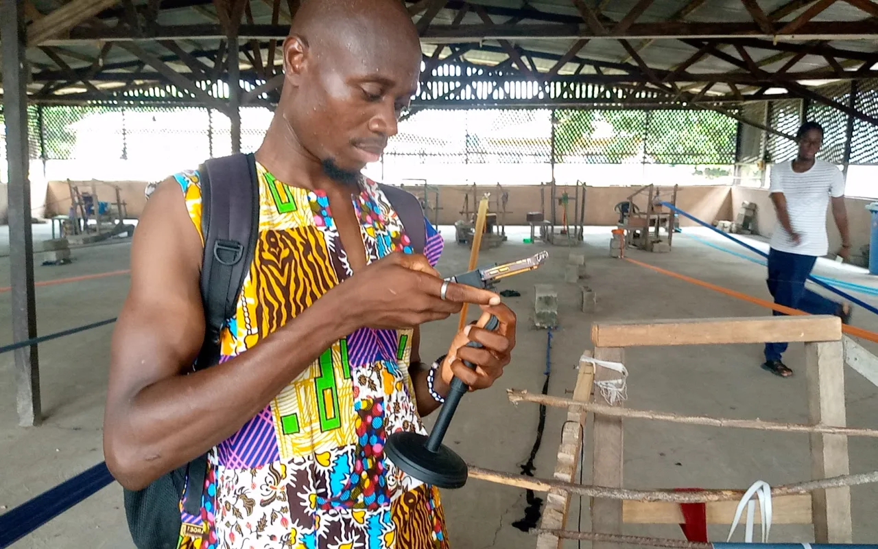 Person recording video with a smartphone, illustrating mobile creator livestreaming