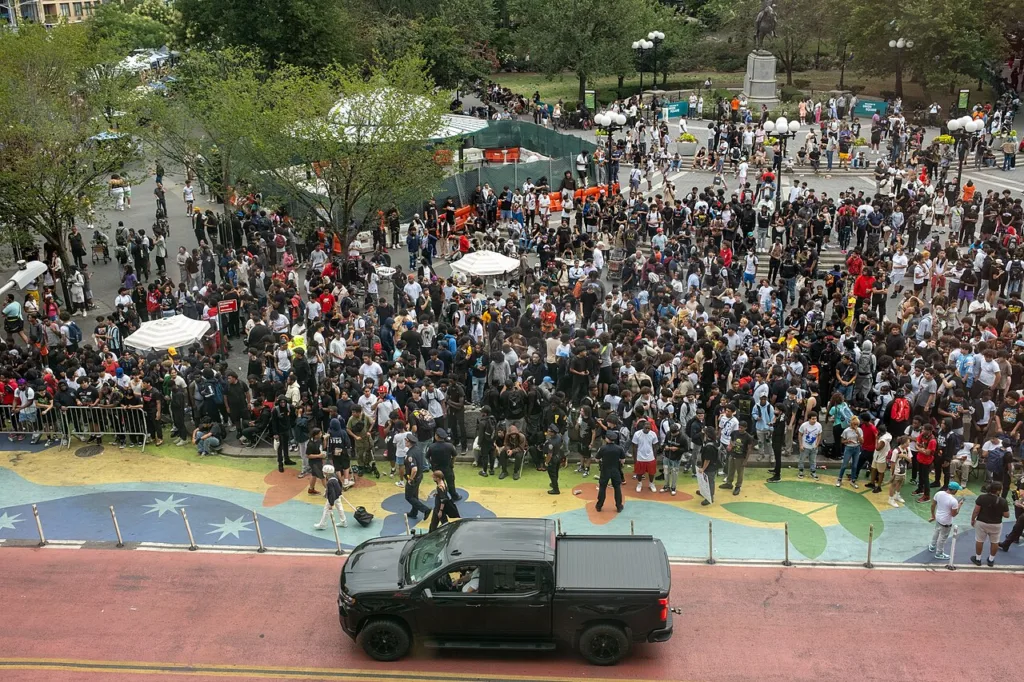 Crowd gathered in Union Square in 2023 while waiting for Kai Cenat