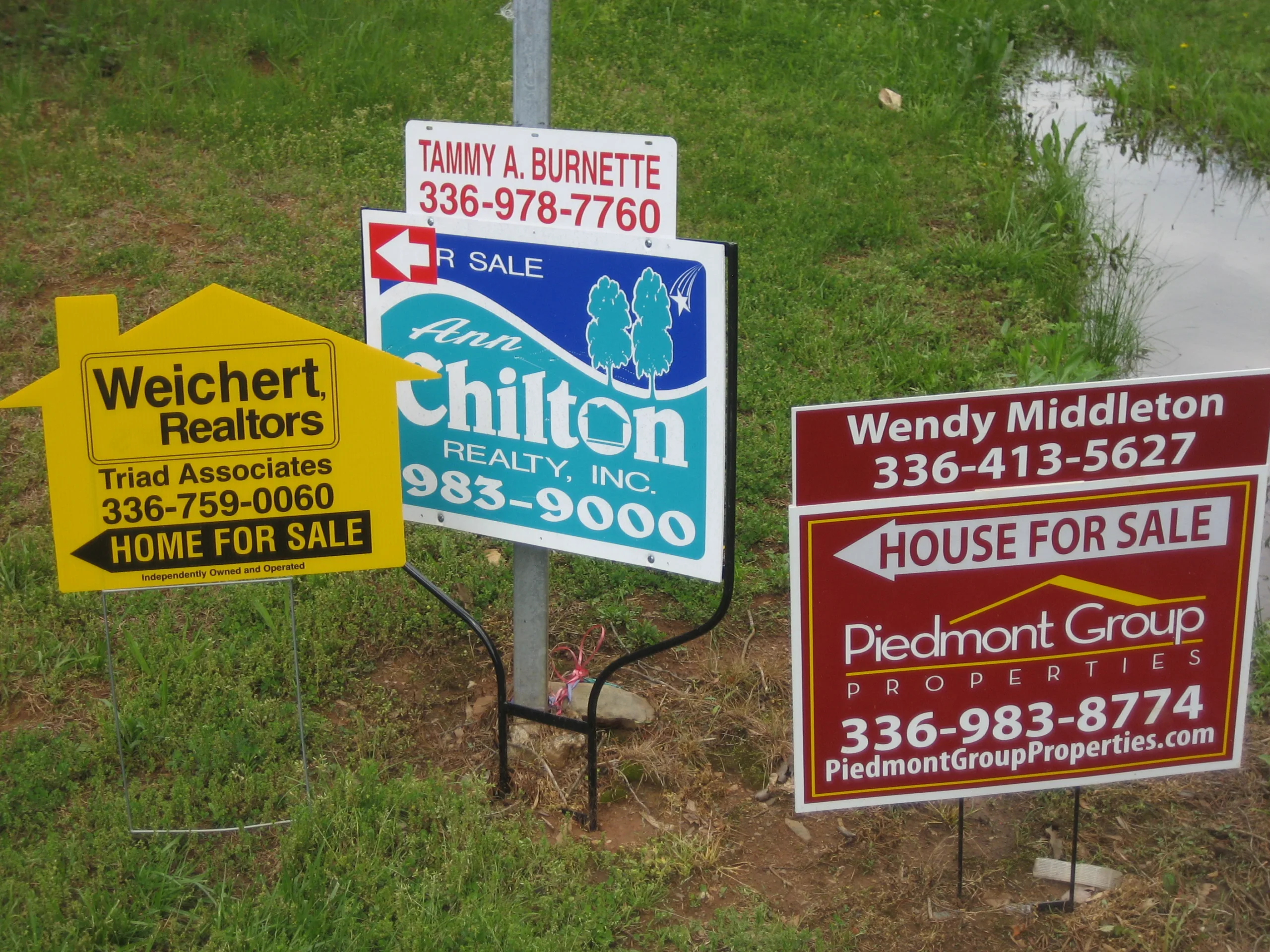 Multiple houses for sale signs illustrating the U.S. homebuying market