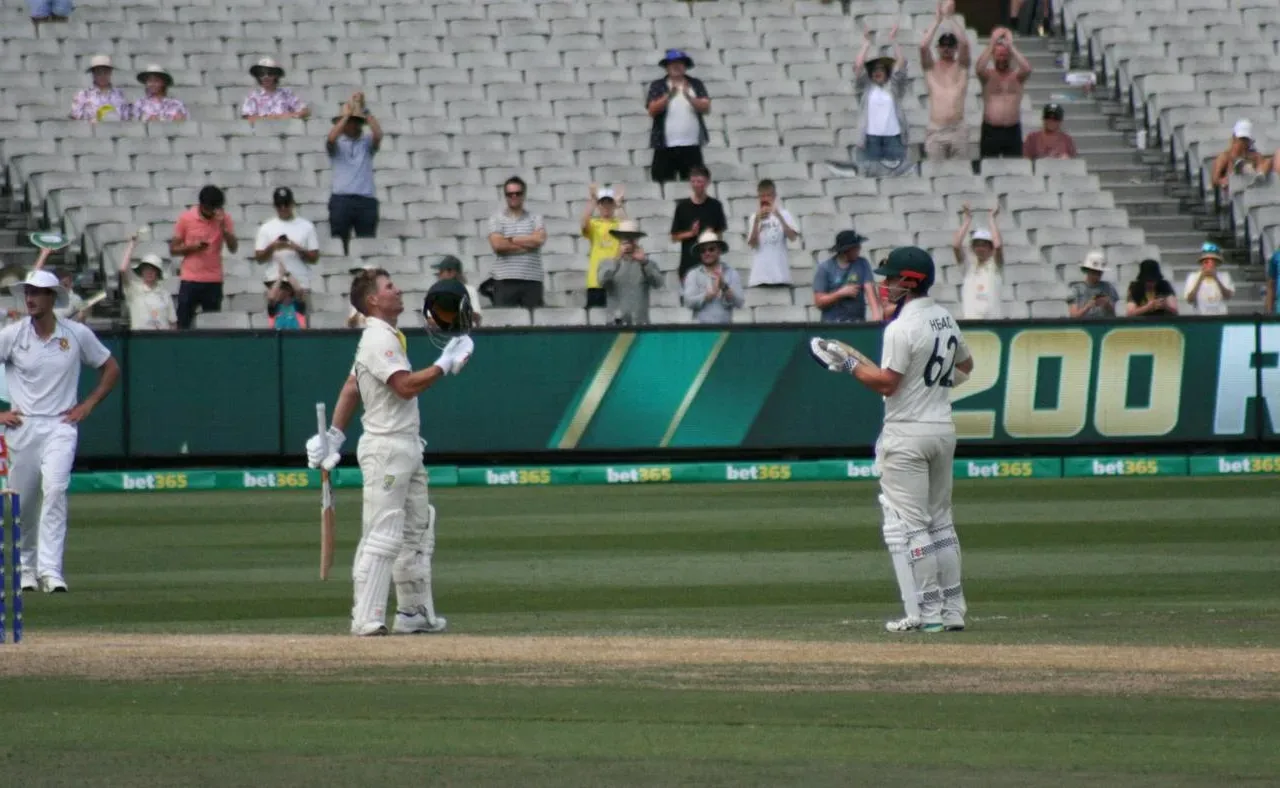 David Warner acknowledging applause during his double-century innings against South Africa in 2022
