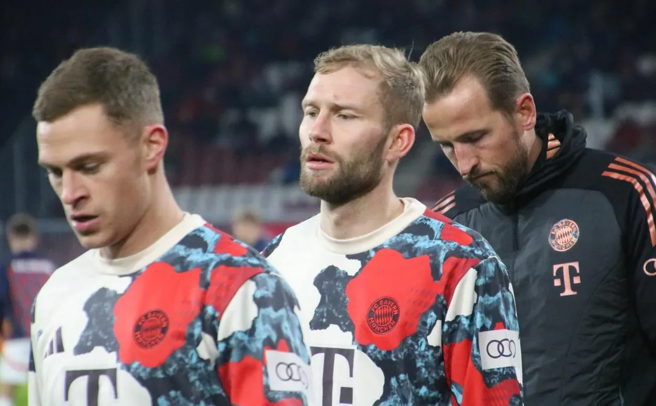Harry Kane at right with Bayern teammates before a Salzburg friendly in January 2025