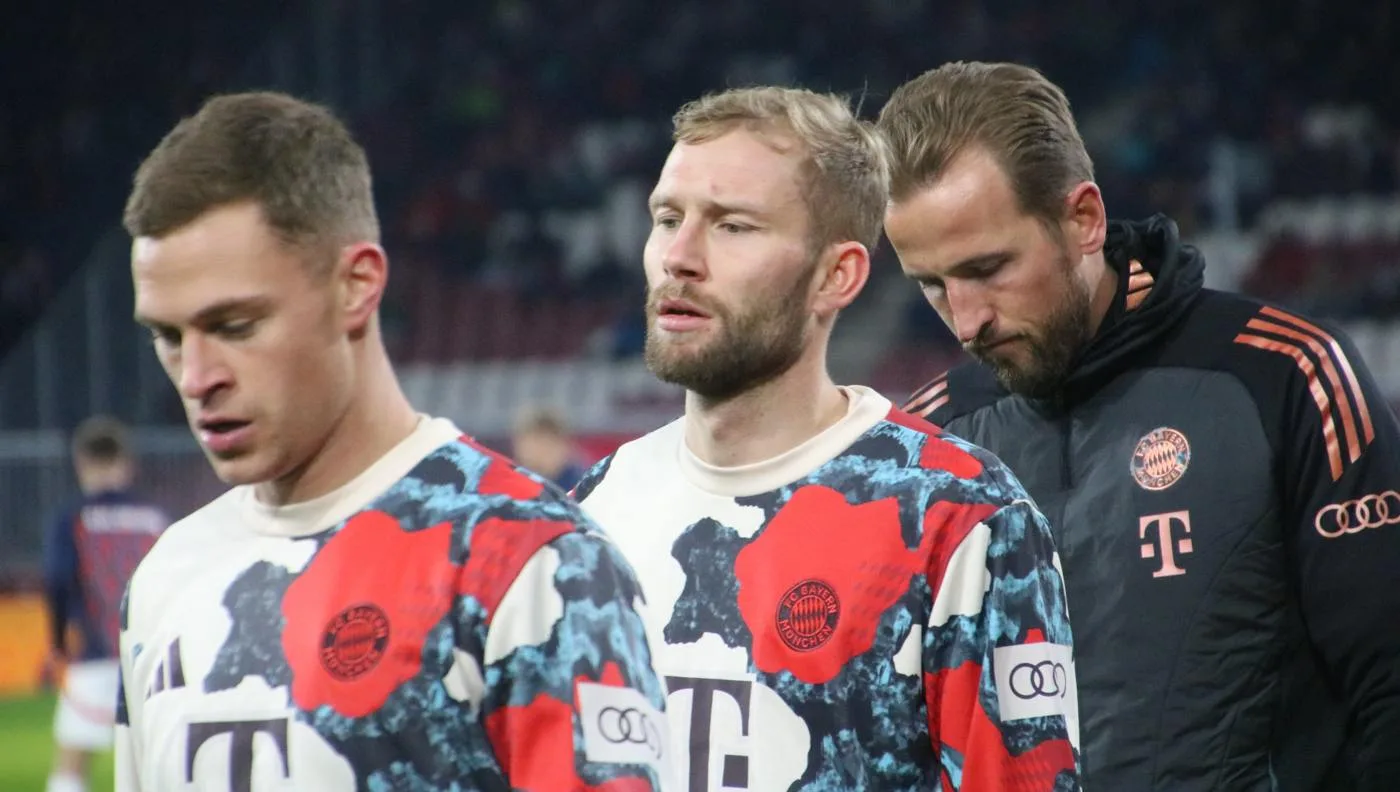 Open the featured image for Harry Kane Ballon d’Or 2026: A 73-Goal Season Rewarded Harry Kane at right with Bayern teammates before a Salzburg friendly in January 2025
