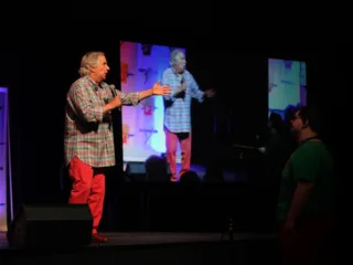 Henry Winkler speaking to an audience at Raleigh Supercon in 2018
