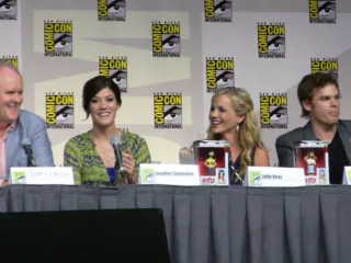John Lithgow with Jennifer Carpenter, Julie Benz and Michael C. Hall at the Dexter Comic-Con panel in 2009