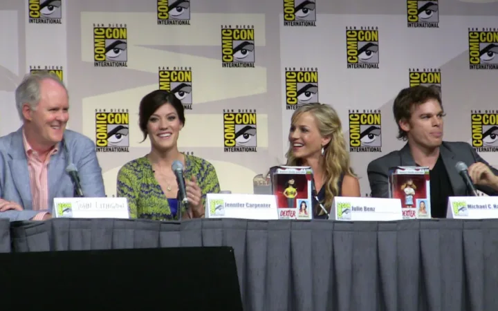 John Lithgow with Jennifer Carpenter, Julie Benz and Michael C. Hall at the Dexter Comic-Con panel in 2009