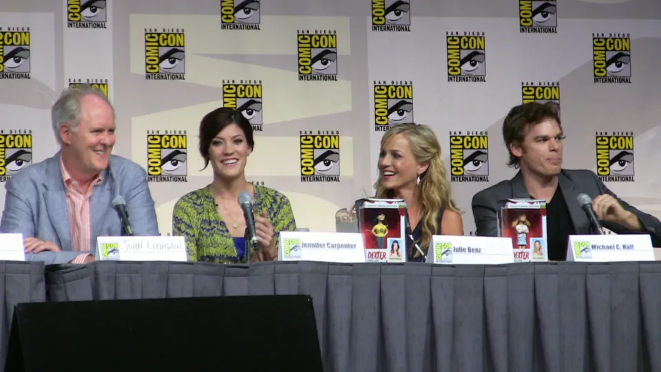 John Lithgow with Jennifer Carpenter, Julie Benz and Michael C. Hall at the Dexter Comic-Con panel in 2009
