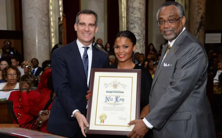 Nia Long, centre, holding the Dream of Los Angeles Award with Eric Garcetti and Curren Price in 2015