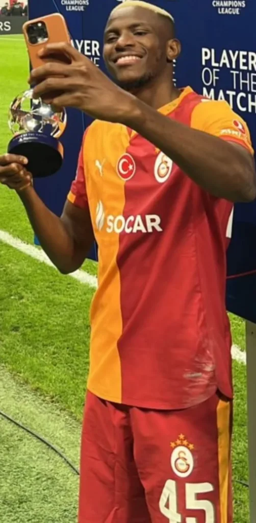 Victor Osimhen posing in Galatasaray kit after the September 2025 Liverpool match