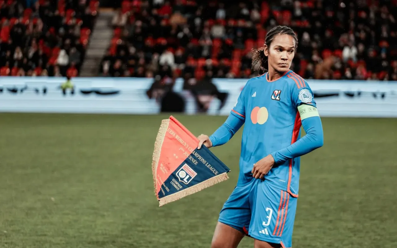 Wendie Renard holding the Lyon pennant before a 2023 match in Prague